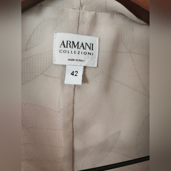 Armani Collezioni Print Blouse. Size 42 (Fits Small) - Picture 3 of 5